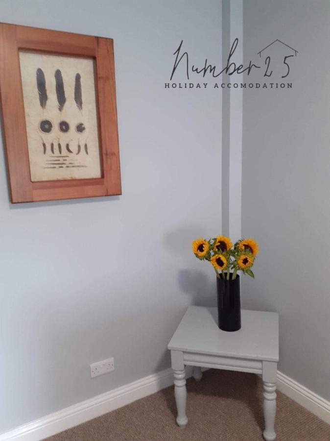 Number 25 Self Catering Apartments Ederney Ardess Екстериор снимка